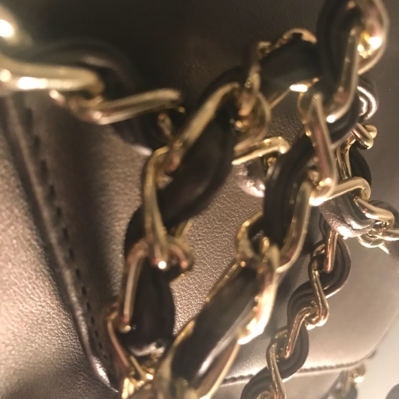 Cabrelli Crossbody - Picture 7 of 7